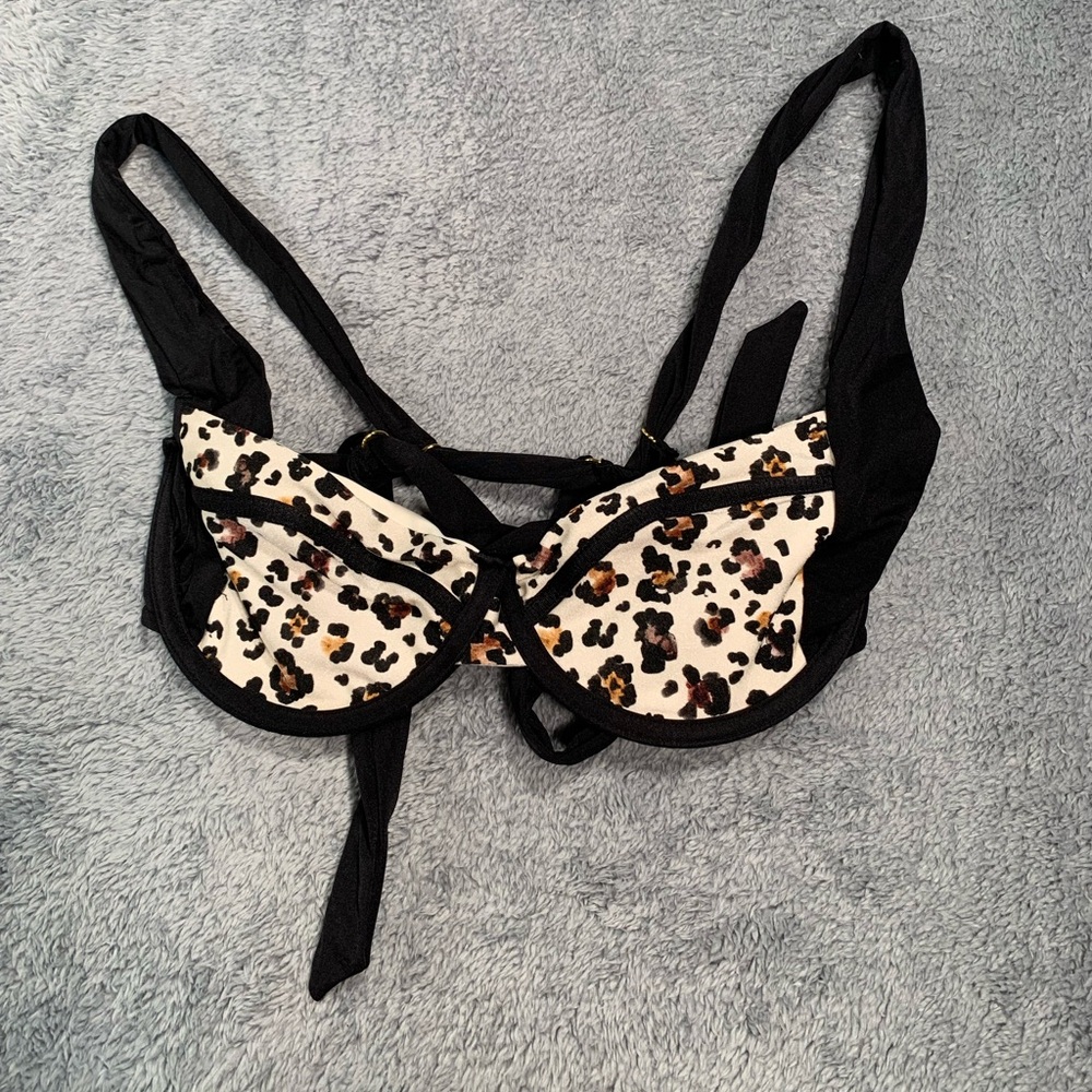 Beach Bunny Leopard swim top large